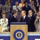 Ronald Reagan (1911-2004) - Ronald Reagan na podiu s Geraldem Fordem v roce 1976. – wikipedie