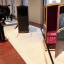 Nosítková služba Brno - Slavnostní otevření expozice historických kočárů, saní a nosítek Zapřažená krása v Jízdárně Pražského hradu – www.deník.cz