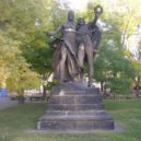 Václav Hanka - Sousoší Záboj a Slavoj od J. V. Myslbeka z roku 1881, inspirované Rukopisem královédvorským – wikipedia