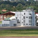 Operace Blesk - Stará budova terminálu mezinárodního letiště Entebbe na fotografii z roku 2008. – wikipedie