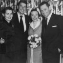 Ronald Reagan (1911-2004) - Svatba Ronalda a Nancy Reagan. jediní hosté – herečka Breda Marshall a herec William Holden – wikipedia