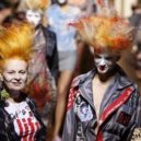 Vivienne Westwoodová - Vivienne Westwood – vlevo – dazed
