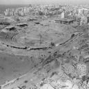 Menachem Begin - Vybombardovaný bejrútský sportovní stadion, který sloužil jako skladiště zbraní OOP – wikipedia