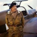 Montgomery - Válečná fotografie generála Sira Bernarda Montgomeryho s letadlem Miles Messenger (místo a datum neznámé) – wikipedia