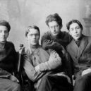 Sverdlov - Všichni čtyři bratři na jedné fotografii pohromadě. Zcela vlevo je nejstarší Zinovij. Druhý zprava je Jakov – valka.cz