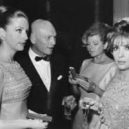 Yul Brynner - Yul Brynner se svou druhou ženou Doris Kleiner (vlevo) – www.whosdatedwho