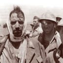 Vylodění na Sicílii 1943 - Zajatí italští vojáci (helmy z 1. světové války) – wikipedia