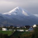 Svatý Patrik - Zasněžený vrchol Croagh Patricku – wikipedia