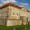 Bitva u Holíče 1315 - Zámek Holíč – západní křídlo s bránou – wikipedie