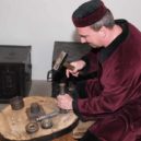 Pražské groše - pregéř při ražbě