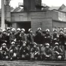 Měnová reforma 1953 - Éra hornických učiliš´t začala v létě 1949 – Jeden z kolektivů učňů hornických oborů učiliště v Karviné – idnes.cz
