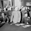 Vasilij Danilovič Sokolovskij - Žukov přijímá německou kapitulaci, vpravo sedící Sokolovskij – wikipedia