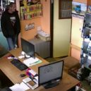 Někdo kradl v prodejně ve Slaném. Nepoznáte podezřelého? - Podezřelý, Zloděj, Slaný