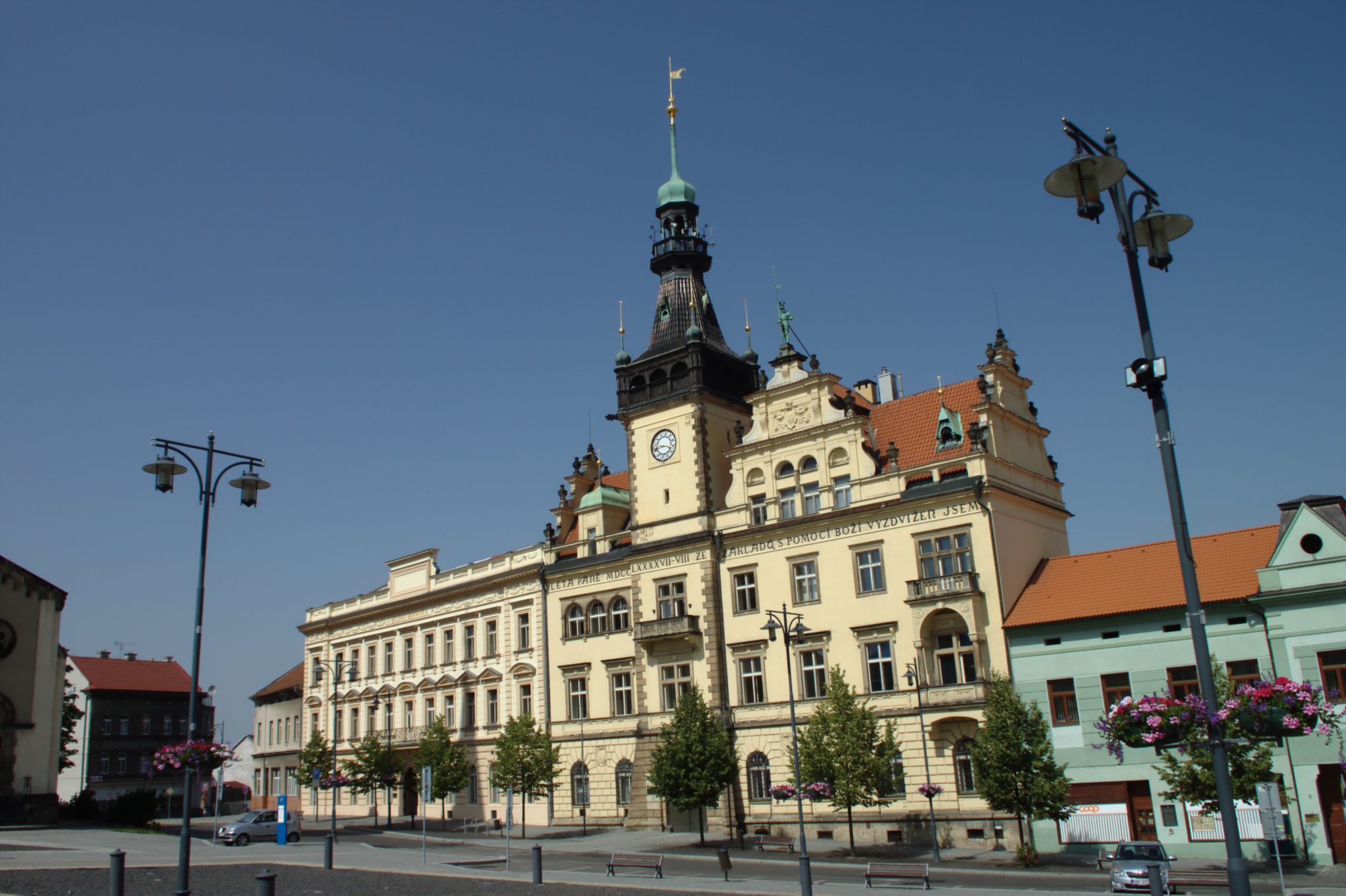 Bydlení na radnici? Podle občanek jsou takových lidí tisíce