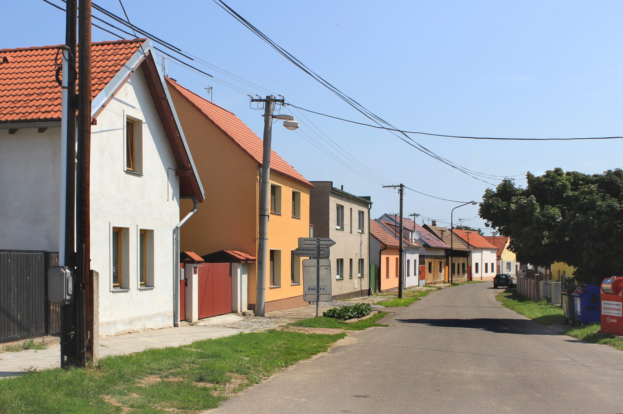 Silný vítr: Ničil střechy rodinných domů, na Kladensku byli bez elektřiny