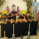 Den mrtvých v Mexiku – Día de los Muertos - 800px-Mexico-Day_of_the_Dead_altar