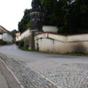 Všenorští rozhodnou o výstavbě spolu s prvním kolem volby prezidenta - Vsenory 4_silnice u arelau kde jsou zvazovany bytove domy_AC