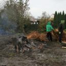 Ve Zdibech mají nové stromky. Dobrovolníci se při sázení brodili v bahně - Zdiby sazeni 3