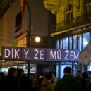 Kvůli oslavám 17. listopadu bude omezena tramvajová doprava v centru Prahy - korzo národní 2016