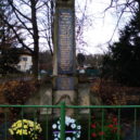 Park u zámku Měšice - pomnik obetem válek, Měšice