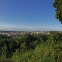 Park Dlážděnka v Kobylisích se příští rok dočká revitalizace za miliony. Vznikne tu jedinečná vyhlídka na Prahu - Park Dlážděnka