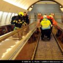 Muž spadl do kolejiště metra - metro pád karlovo náměstí