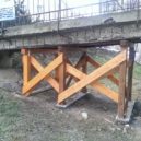 Lávky vedoucí k Poliklinice Pod Marjánkou jsou provizorně podepřeny - lávka Pod Marjánkou