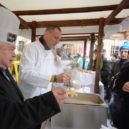 Na Štědrý den si můžete dát na Staroměstském náměstí rybí polévku - Rybí polévka na Staroměstském náměstí 2