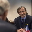 Opilec s kalhotami u kotníků chtěl, aby ho strážníci odvezli k paní Žilkové a panu Stropnickému. Ohrožoval provoz a útočil pěstmi - Martin Stropnický