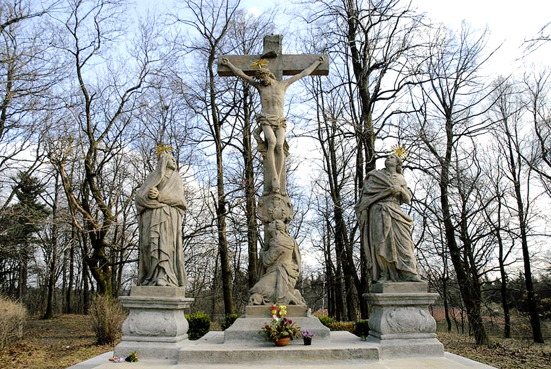 Pohled na Svatou Horu z Příbrami brání stromy, radnice zvažuje jejich pokácení