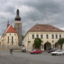 Nový obchvat Slaný Velvary - Velvary_CZ_Town_Hall_and_St_Catherine_Church