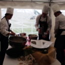 V Mratíně soutěžily bramborové saláty s řepou, slaninou i brzdovou kapalinou - bramborovy salat 18 foto AC