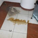 Kávomat opilce neuspokojil, tak skončil na zemi - Kávomat praha
