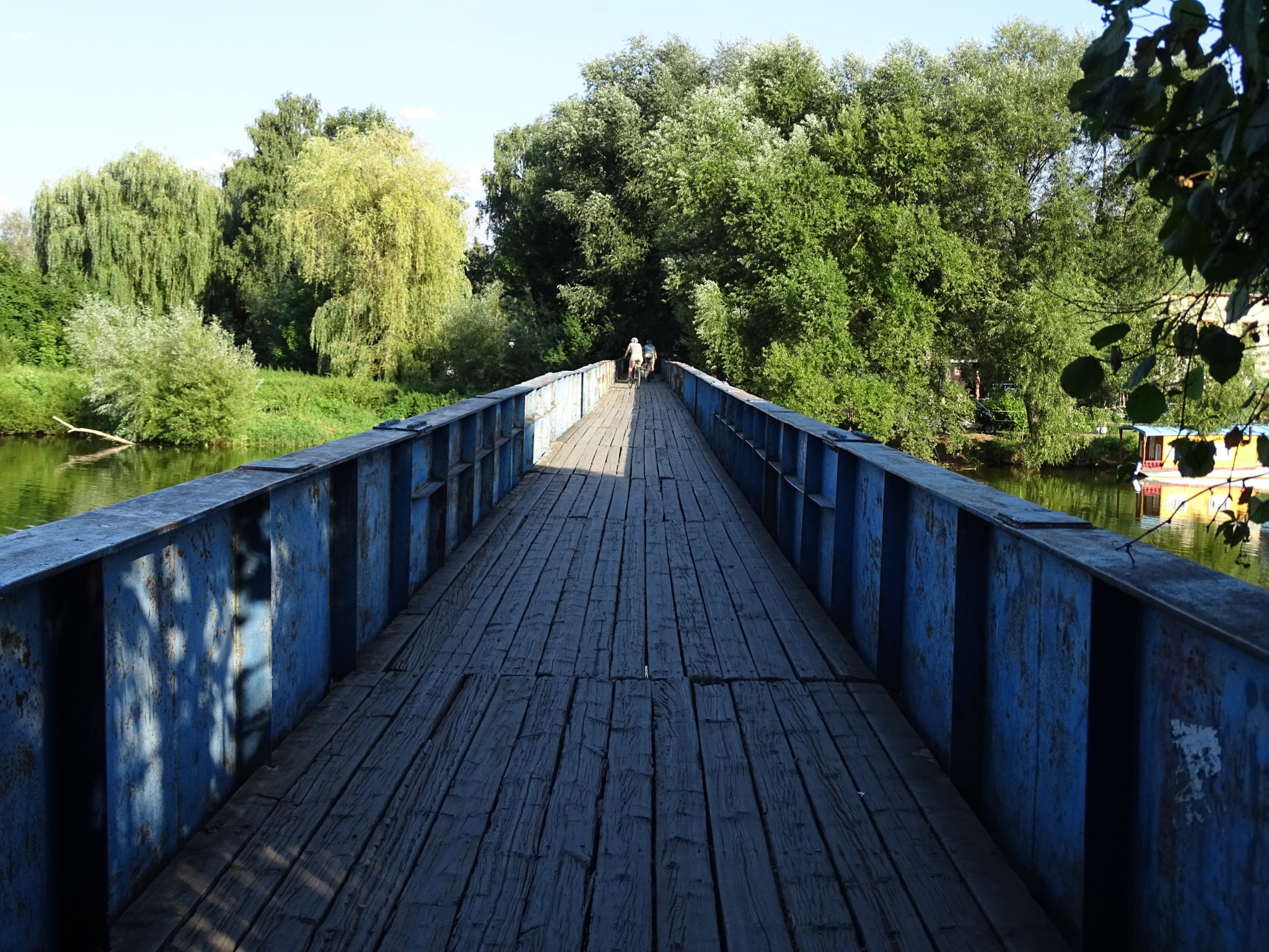 Uzavřená lávka odřízla obyvatele Lipenců a Dolních Černošic od světa. Kdy bude znova otevřena?