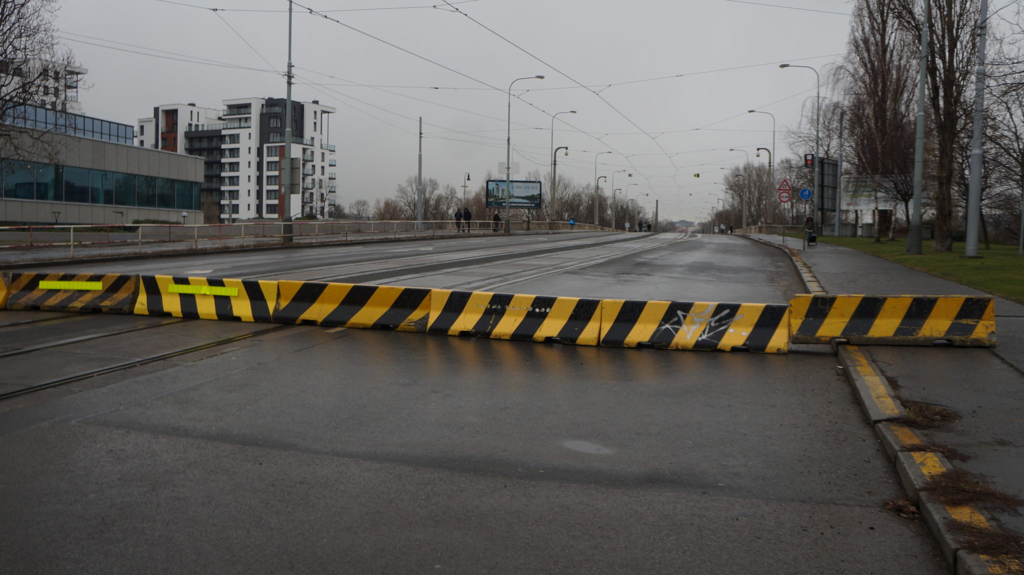 Zázraky se dějí. Tramvaje i auta začnou opět jezdit po Libeňáku. Ale na jak dlouho?