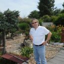 Dalibor Janda - Dalibor Janda na své zahradě v Třeboradicích 2 – foto