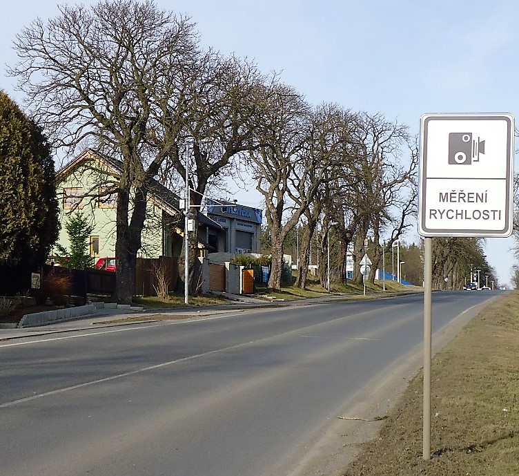 Rychlost budou v Dobříši hlídat už dva radary. Kde si dát pozor?