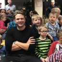 Ondřej G. Brzobohatý před Vánoci hrál a zpíval dětem v MŠ Fíček. Zazněla i Modlitba z Anděla Páně 2 - IMG_0229