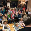 Ondřej G. Brzobohatý před Vánoci hrál a zpíval dětem v MŠ Fíček. Zazněla i Modlitba z Anděla Páně 2 - IMG_1523