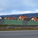Občany Mníšku pod Brdy trápí hluk z dálnice. Město usiluje o protihlukovou směnu - Mníšek pod Brdy – Protihluková stěna 2