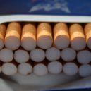 Zloděj se pokusil ukrást dva kartony cigaret. Při útěku vysypal pečivo, ale ani to mu nepomohlo - cigarety