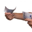 Podvodník okradl důvěřivce - euro_money_pay_cash_borrowing_loan_lending_business-1335728.jpgd_