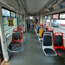 Tramvaje prochází modernizací, jsou v nich nové lavičky - tramvaj tramvaje modernizace praha facelift