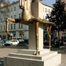 Sochy Nepraše a Preclíka na Barrandově - 3 církevní gymn.sv.voršily prokopovo nám