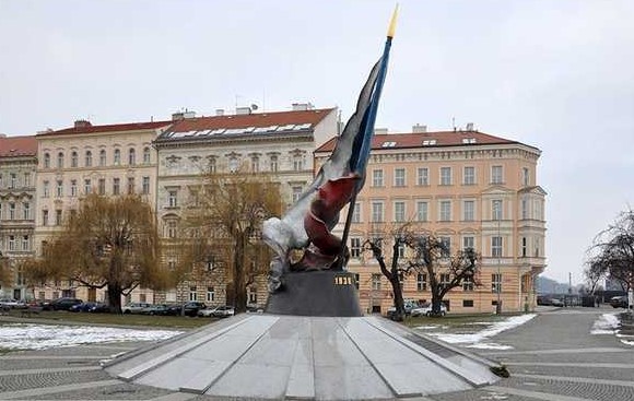 Poškrábané a špinavé sochy Nepraše a Preclíka na Barrandově jsou opravené. Za jejich zkázu mohli sprejeři a plakáty