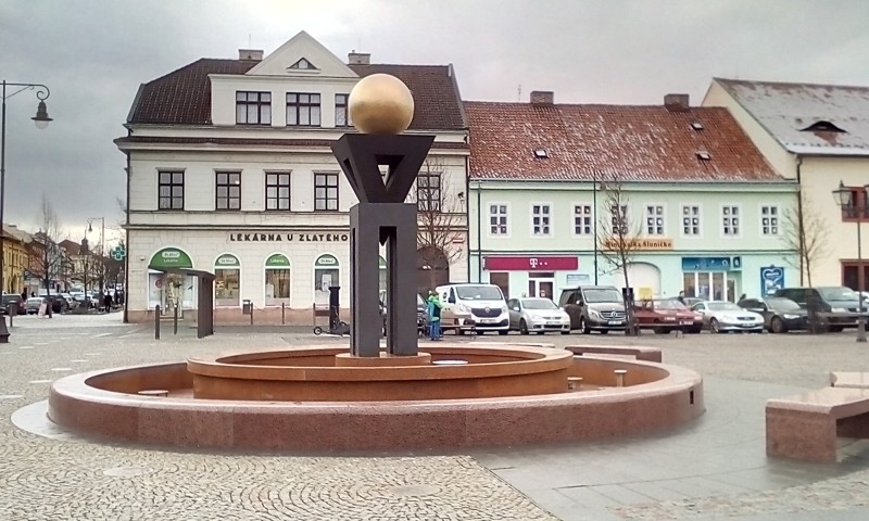 Dvě střední školy v Bradýse nad Labem se sloučí. Mají málo studentů