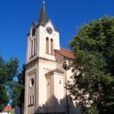 Chvalský zámek - Kostel svaté Ludmily ve Chvalech