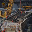 Jeřáby sundávali železniční most na Negrelliho viaduktu - Negrelliho viadukt železniční most Praha 8 Karlín