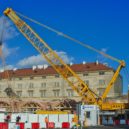 Jeřáby sundávali železniční most na Negrelliho viaduktu - Negrelliho viadukt železniční most Praha 8 Karlín
