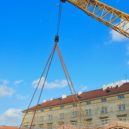 Jeřáby sundávali železniční most na Negrelliho viaduktu - Negrelliho viadukt železniční most Praha 8 Karlín
